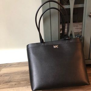 Michael Kors Maddie Leather pocket tote.